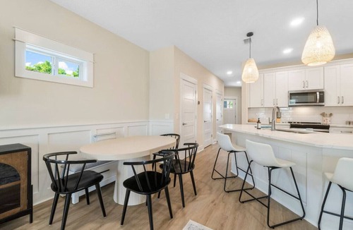 Laguna Beach House | *New*Large Home~Short Walk to Beach+Saltwater Pool