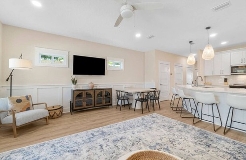 Laguna Beach House | *New*Large Home~Short Walk to Beach+Saltwater Pool