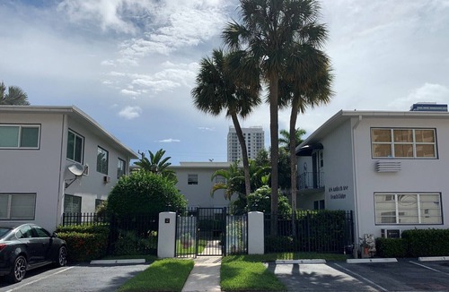 Central Beach Condo | NEW LISTING! 2 bdrm/1 bath. 5-min walk to Beach. Pool & Parking