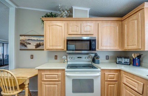 Jacarandas House | NEW listing. Beautiful 2-bedroom home near hospitals, shopping - entertainment.