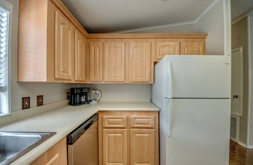 Jacarandas House | NEW listing. Beautiful 2-bedroom home near hospitals, shopping - entertainment.