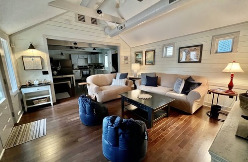 Grand Haven Cottage | NEW LISTING! Renovated Carriage House in Downtown Grand Haven BOOKING NOW!