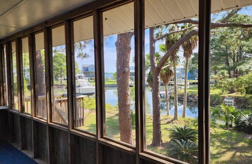 Alligator Point House | New Listing! Waterfront, Tiki Hut, Elevatorn