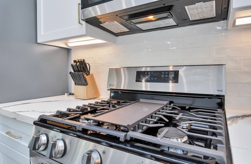 Riverside Terrace House | New Luxury Stay mins from Downtown w/dreamy common area
