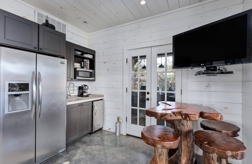 Crane Hill Cottage | New Mgmt: Family Retreat with 270 Degree Views