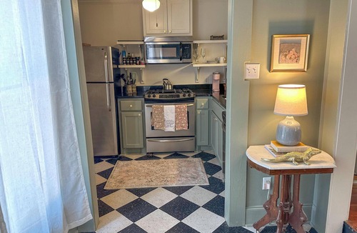 Natchez House | NEW NEW NEW Precious Cottage in Historic Downtown