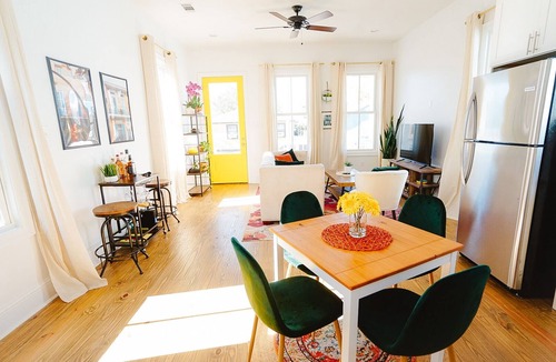 Saint Claude House | NEW – NOLA HAPPY LAND – Walking Distance to French Quarter – Modern Chic Vibe