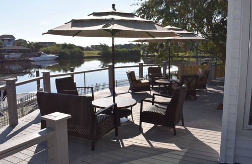Slidell House | New Orleans Area Waterfront Retreat 117 Near the French Quarter/Bourbon Street