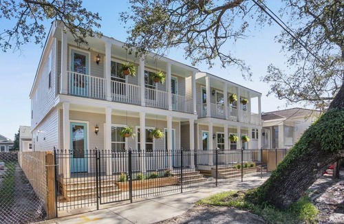 Faubourg Delassize House | New Orleans Chic Oasis for 8, Near St. Charles