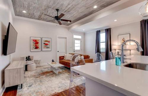 Tulane - Gravier House | New Orleans pool home w backyard