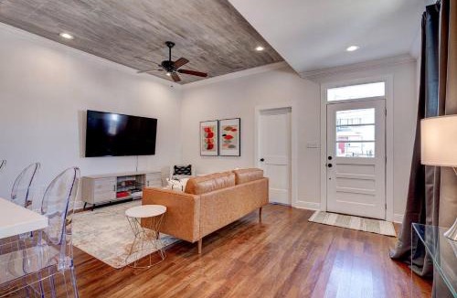 Tulane - Gravier House | New Orleans pool home w backyard