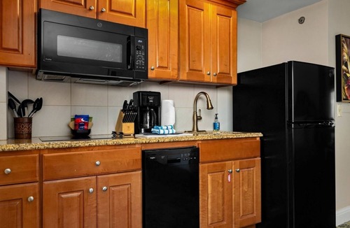 Faubourg Livaudais Resort | New Orleans | Urban Retreat | Pool + Hot Tub