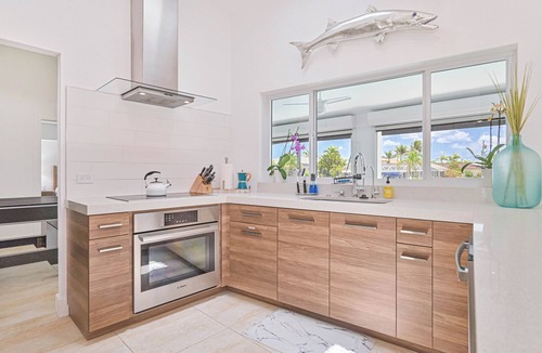 Punta Gorda House | NEW! PARADISE! MODERN-WATERFRONT-LARGE HEATED POOL-5 MIN TO FISHVILLE