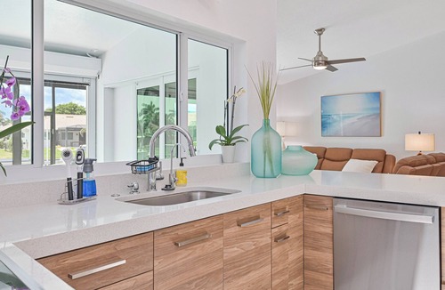 Punta Gorda House | NEW! PARADISE! MODERN-WATERFRONT-LARGE HEATED POOL-5 MIN TO FISHVILLE