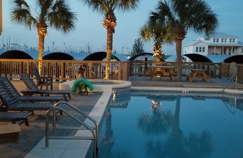 Mexico Beach Condo | NEW PRVTE BOAT SLIP w/LIFT, WKLY DISCS, RENOVATED, WALK TO BEACH, POOL, HOT TUB