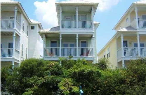 Seacrest House | New Remodel 30A, Beautiful Gulf View! 2 minute Walk to Beach, Community Pool