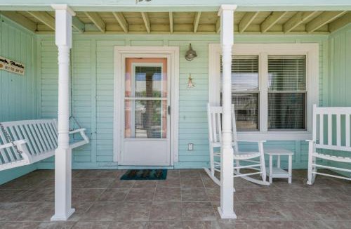 West Panama City Beach House | NEW! Steps To White Sand Beaches! Pool & Grill! 2BR 2BA
