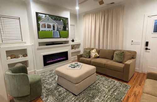 Birmingham House | New Stylish Birmingham Retreat Near Uptown & Downtown