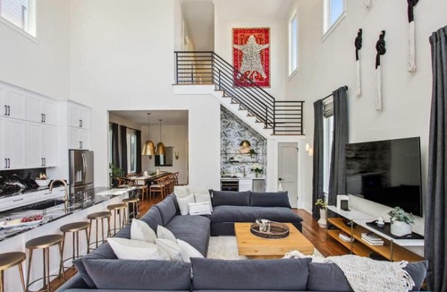 Lower Garden District House | New Stylish Renovation Heated Pool & Spa