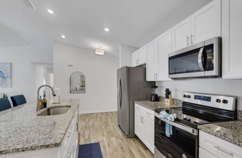 Diplomat House | New W/Heated SaltWater Pool! Ideal for 2 Families