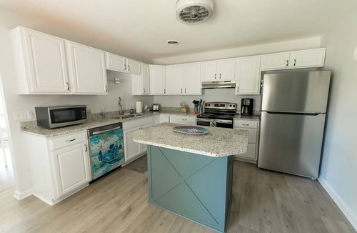 Waveland House | NEW - Waveland's Beach Bliss - 3 minutes from the beach and DT Bay St. Louis
