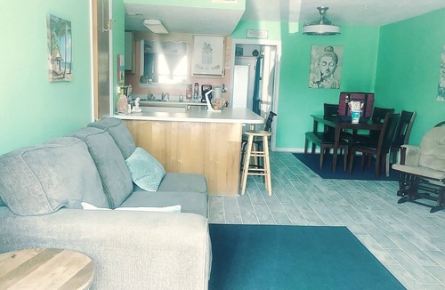 Panama City Beach House | Newly remodeled 8/2020! 5min walk 2 BEACH,11pools,5tennis courts,mini putt putt!
