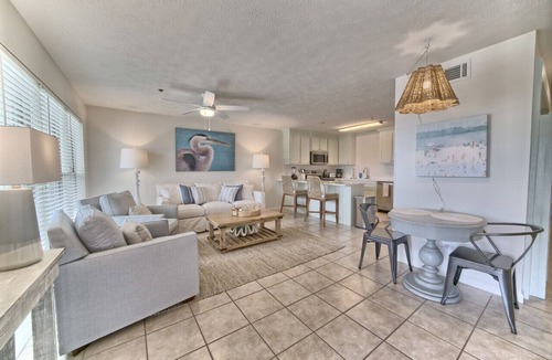 Summer Breeze Condo | Newly Remodeled Beach Bliss: King Bed & Bunk Twins at Horizon South!