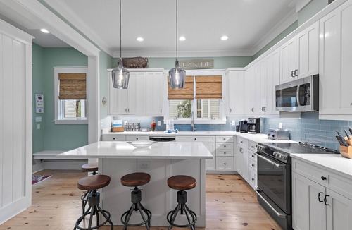 Watercolor House | Newly Remodeled Kitchen! Bikes and Golf Cart Included!