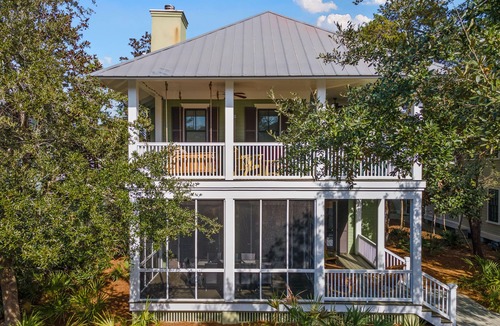 Watercolor House | Newly Remodeled Kitchen! Bikes and Golf Cart Included!