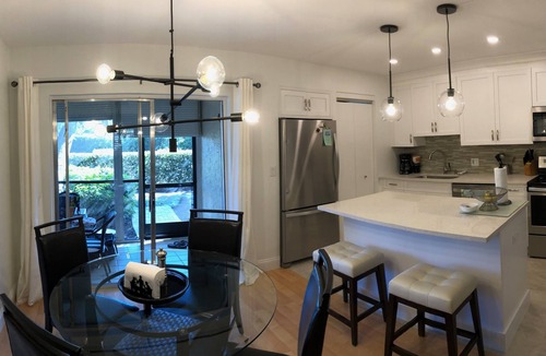 Park Shore Condo | Newly remodeled 1-bedroom condo: A-19