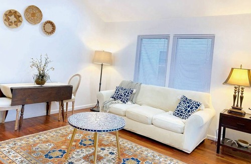 Broadmoor Apartment | Newly remodeled 2 bedroom, 1 bath apartment. Central location.