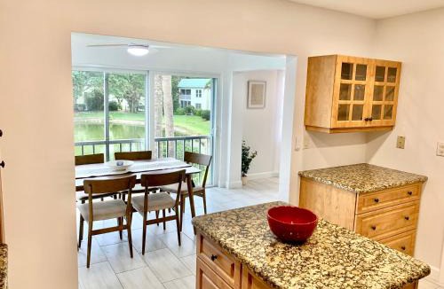 Central Naples Apartment | Newly remodeled 2br, 2ba condo in Naples Bath and Tennis
