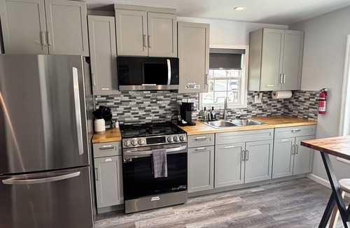 Kissimmee Cottage | Newly Remodeled Tiny Home 20 minutes from Disney!~