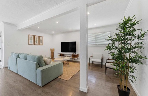 Port Arthur House | Newly Renovated 6BR 3BA Port Arthur Home with Hot Tub