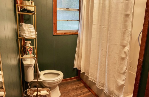 Saratoga Cabin | Newly renovated cabin on Lake Millwood, Saratoga Landing