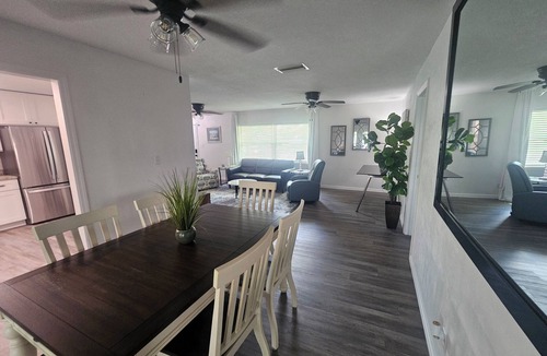 Willow Run House | Newly Renovated Modern Home Race & Beach in Port Orange