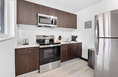Poinciana Park Apartment | Newly Renovated 2BR Near Beach, Airport & Las Olas