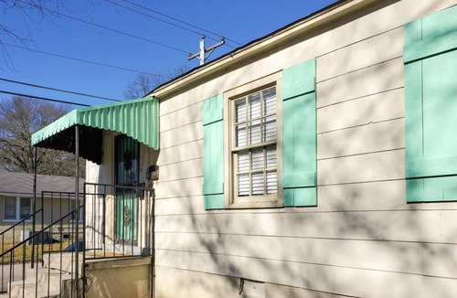 University District Apartment | Nice 1 bedroom near U of M!