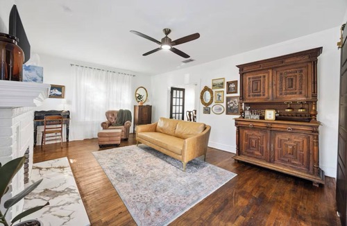 Central Arlington Cottage | Nice 2-bedroom cottage with AC in charming Arlington