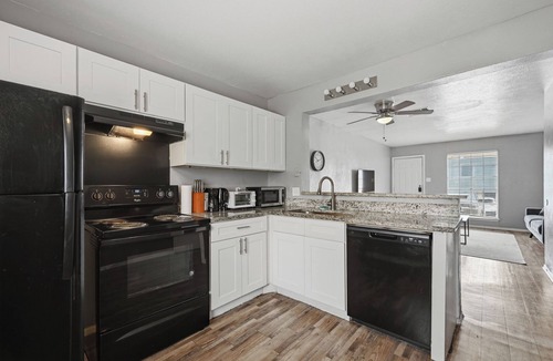 South Arlington Apartment | Nice and cozy 2BR townhome with full kitchen