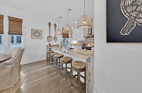 Sunnyside House | No Worries: Sleeps 18 with Carriage House, Private Pool, and Beach Access!