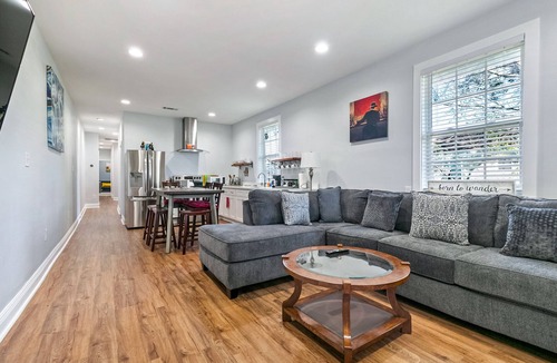 Saint Roch House | NOLA Arts St Heaven - 2 miles to FQ - Free Parking - Blackout Curtains
