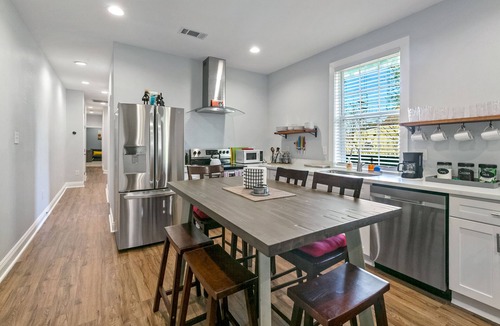 Saint Roch House | NOLA Arts St Heaven - 2 miles to FQ - Free Parking - Blackout Curtains