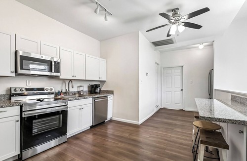 Tulane - Gravier House | NOLA Chic, 5BR w/Hot Tub, Yard–Near French Quarter