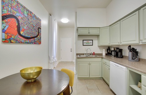 Saint Thomas Development House | NOLA Gem: 3 Mi to French Quarter