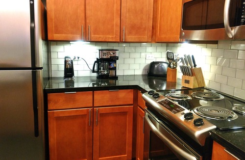 French Quarter Apartment | NOLA has ALL THE FESTIVITIES! SPACIOUS 1B/1B w/garage PARKING avail!