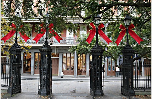 French Quarter Apartment | NOLA has ALL THE FESTIVITIES! SPACIOUS 1B/1B w/garage PARKING avail!