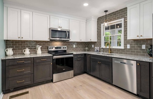 Northport House | Northwood Retreat- 5 BR 4BA- Lake Views- Hot Tub
