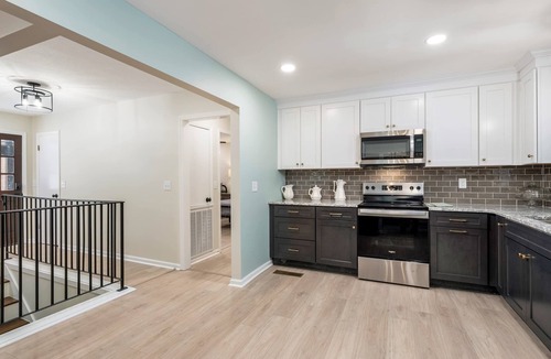 Northport House | Northwood Retreat- 5 BR 4BA- Lake Views- Hot Tub