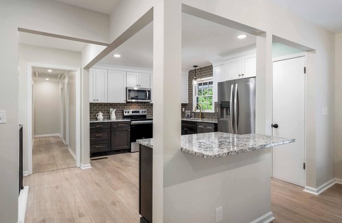 Northport House | Northwood Retreat- 5 BR 4BA- Lake Views- Hot Tub